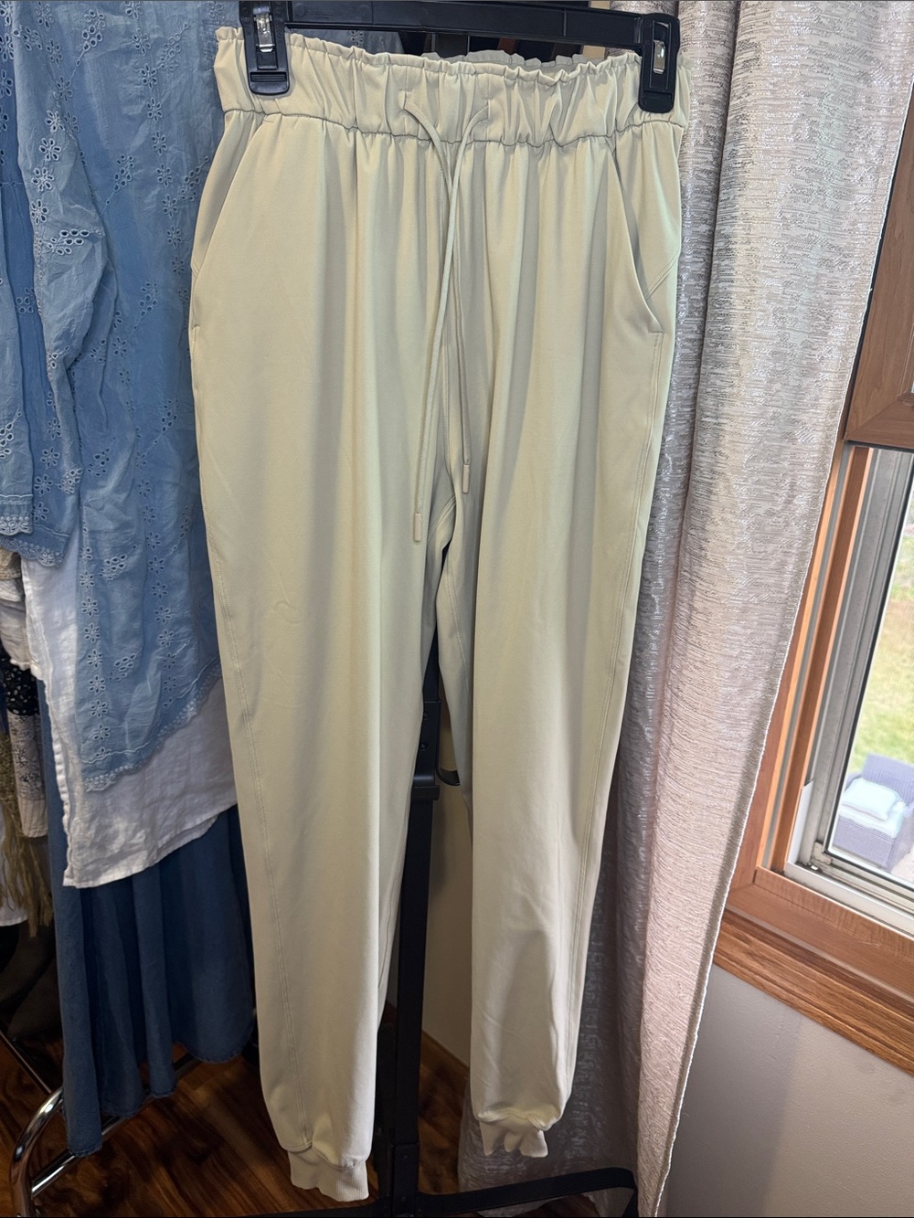 Lululemon Stretch Luxtreme High-Rise Jogger